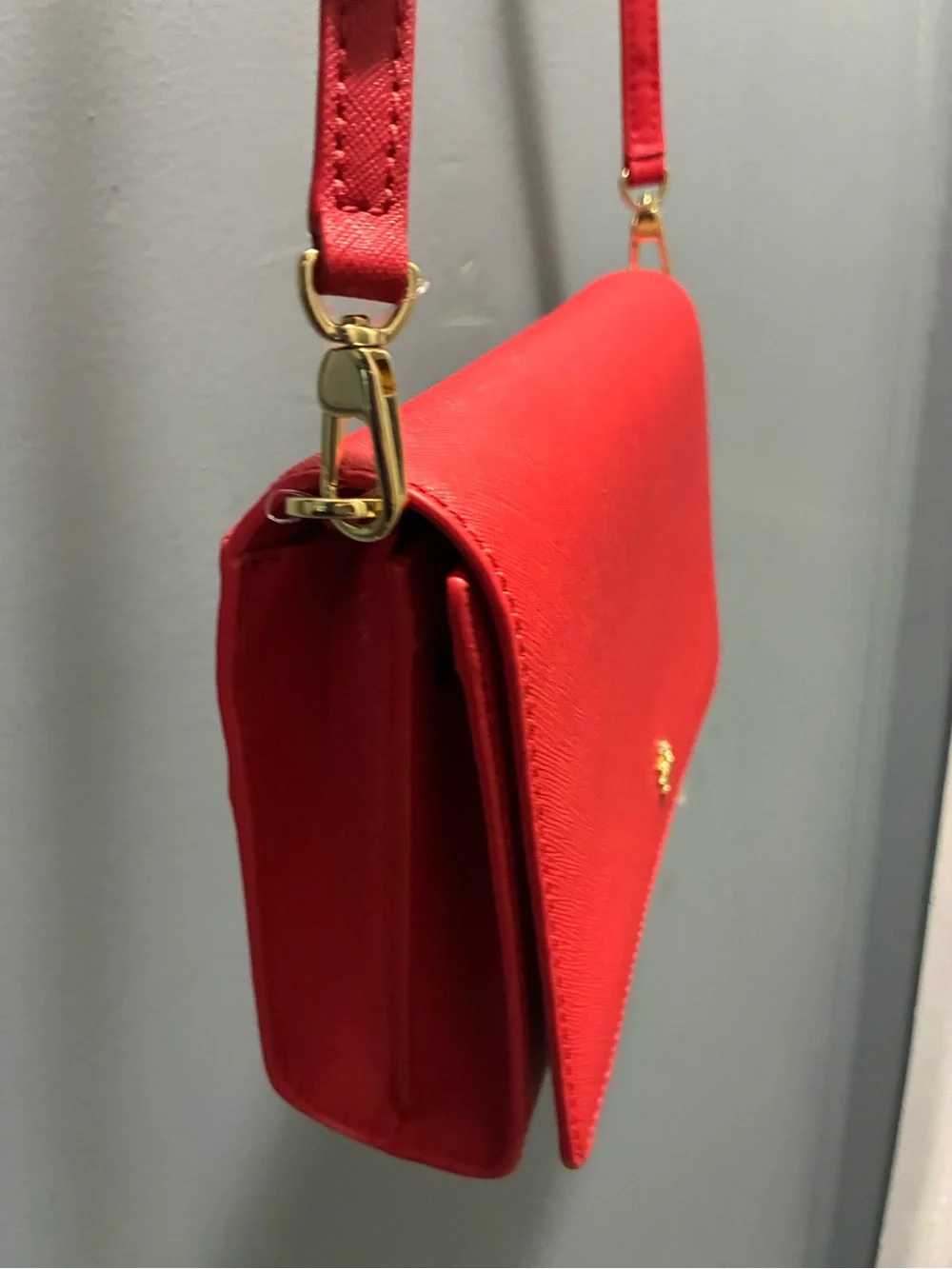 Tory Burch Red Saffiano Crossbody with Gold Logo - Picture 8 of 8